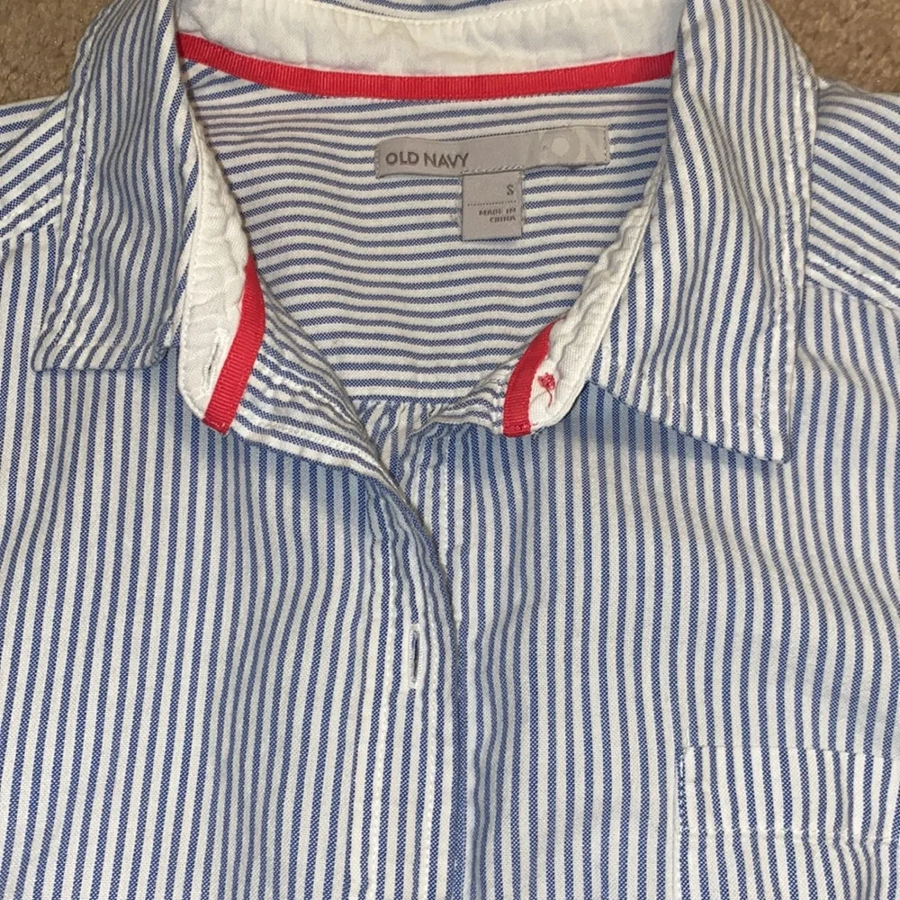 Button down top - Picture 2 of 3